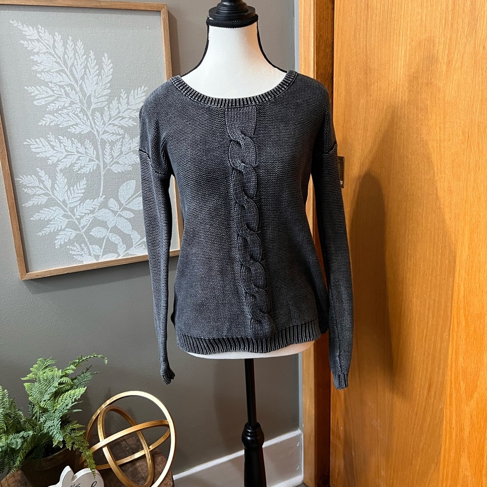 Versona sweater